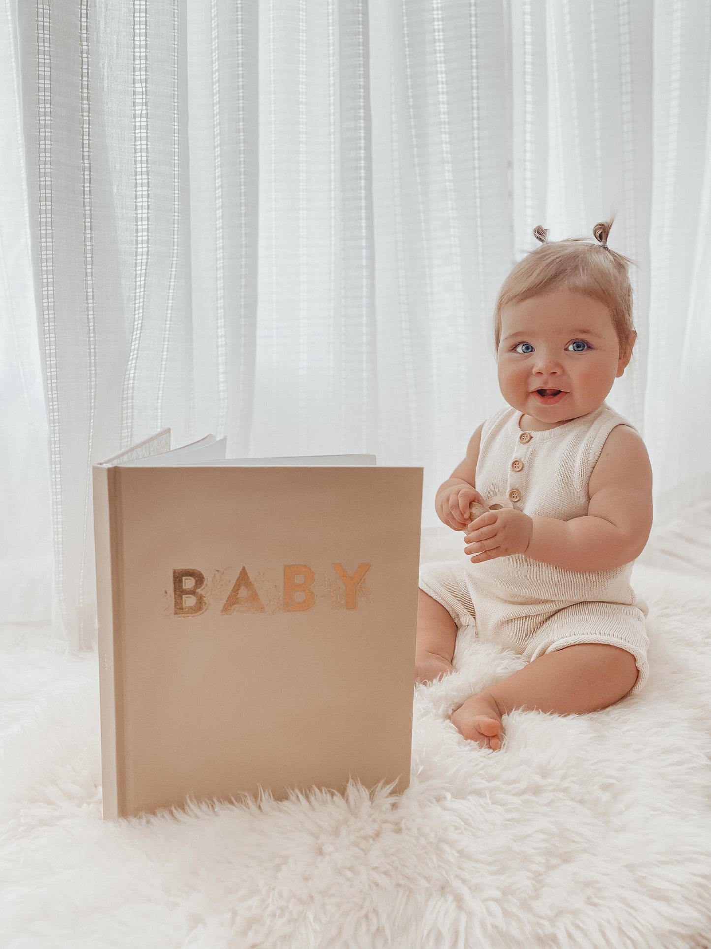 Baby Book - Biscuit