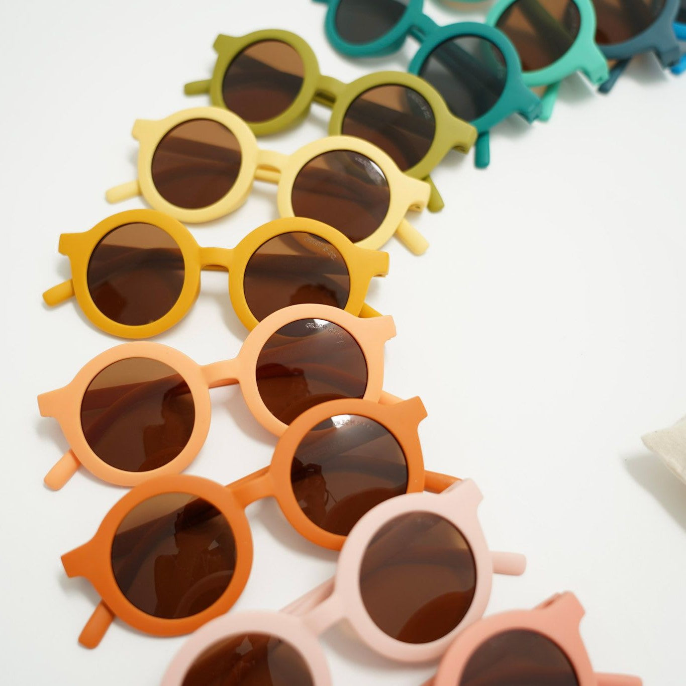 Round Sunglasses - Coral Rouge